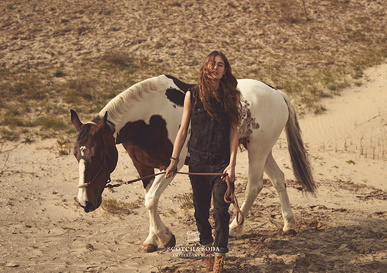 SS16-LOOKBOOK+-IMAGES-LOGO-A4-AMSTERDAMS-BLAUW-WOMEN-11